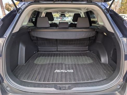 Used 2022 Toyota RAV4 XLE FWD image 9