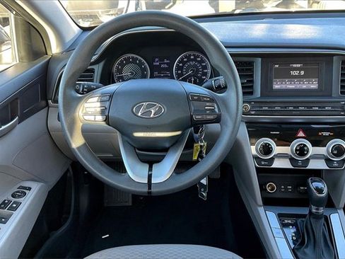 Used 2019 Hyundai Elantra SE image 5