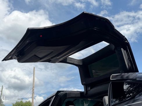 Used 2022 Tesla Model X AWD/4WD image 32
