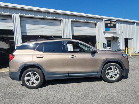 Used 2018 GMC Terrain SLE w/ Driver Convenience Package FWD image 6