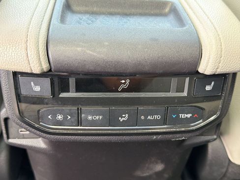 Used 2025 Toyota Grand Highlander FWD image 30