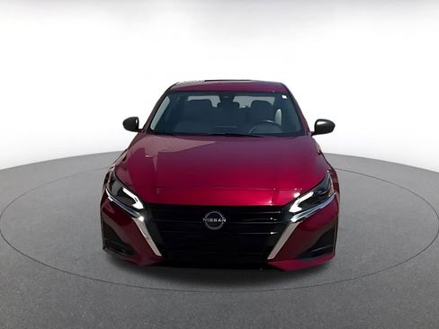 Used 2025 Nissan Altima 2.5 SV FWD image 2