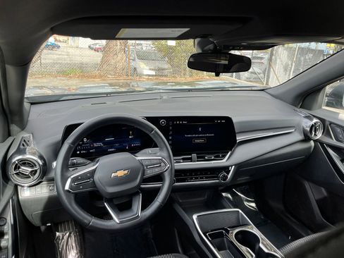 Used 2025 Chevrolet Equinox LT image 33