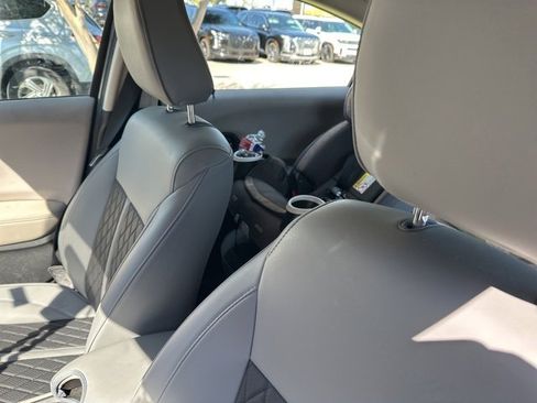 Used 2017 Honda HR-V LX image 3