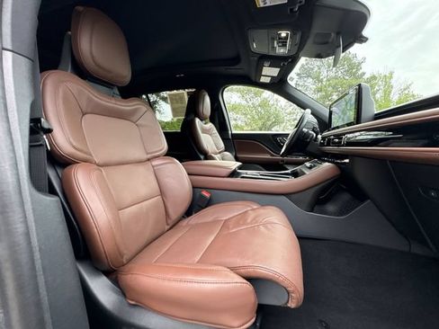 Used 2025 Lincoln Aviator Reserve w/ Luxury Package AWD/4WD image 27