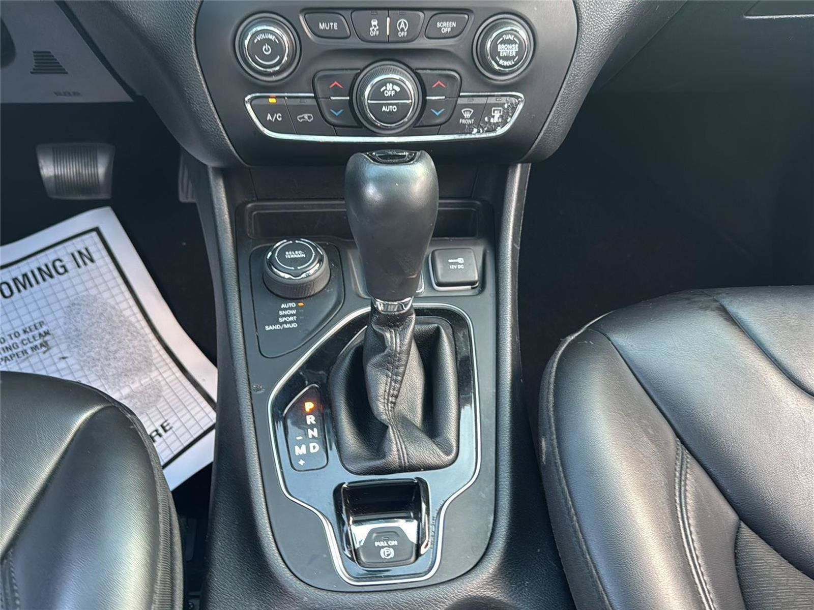 Used 2020 Jeep Cherokee Latitude Plus AWD/4WD image 20