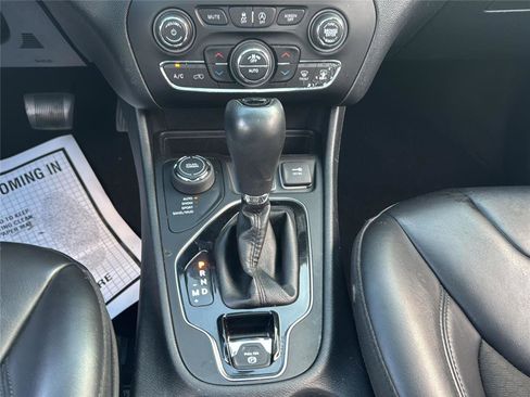 Used 2020 Jeep Cherokee Latitude Plus AWD/4WD image 20