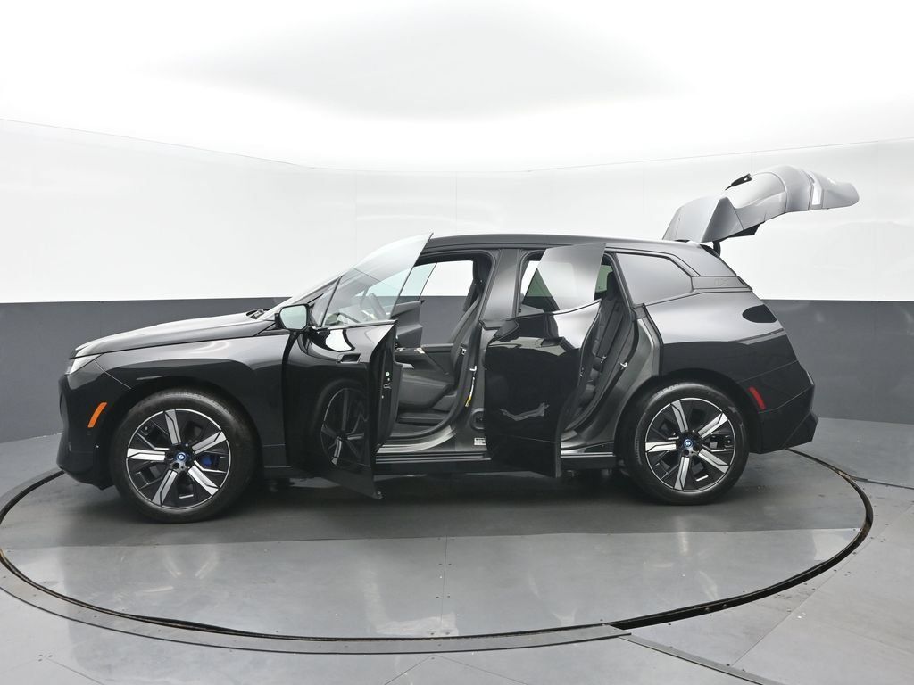 Used 2024 BMW iX xDrive50 w/ Premium Package AWD/4WD image 39