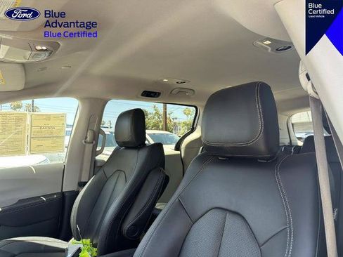 Used 2024 Chrysler Pacifica Limited FWD image 20
