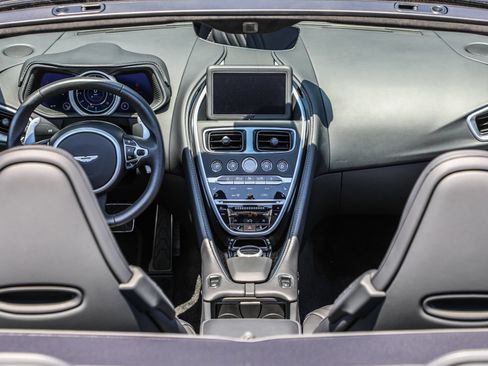 Used 2022 Aston Martin DB11 Coupe RWD image 9