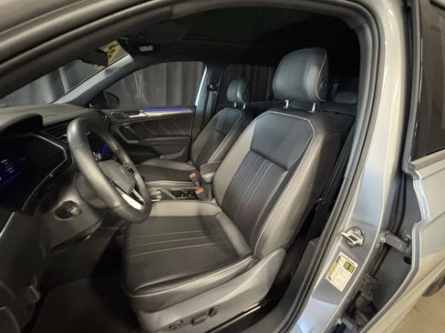 Used 2024 Volkswagen Tiguan SE R-Line image 5