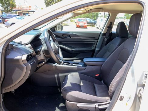 Used 2024 Nissan Altima 2.5 S FWD image 7