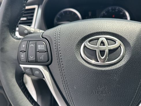 Used 2015 Toyota Highlander XLE FWD image 26