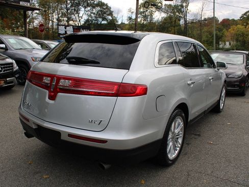 Used 2019 Lincoln MKT AWD image 8
