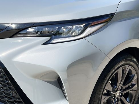 Used 2025 Toyota Sienna XSE w/ XSE Plus Package FWD image 13