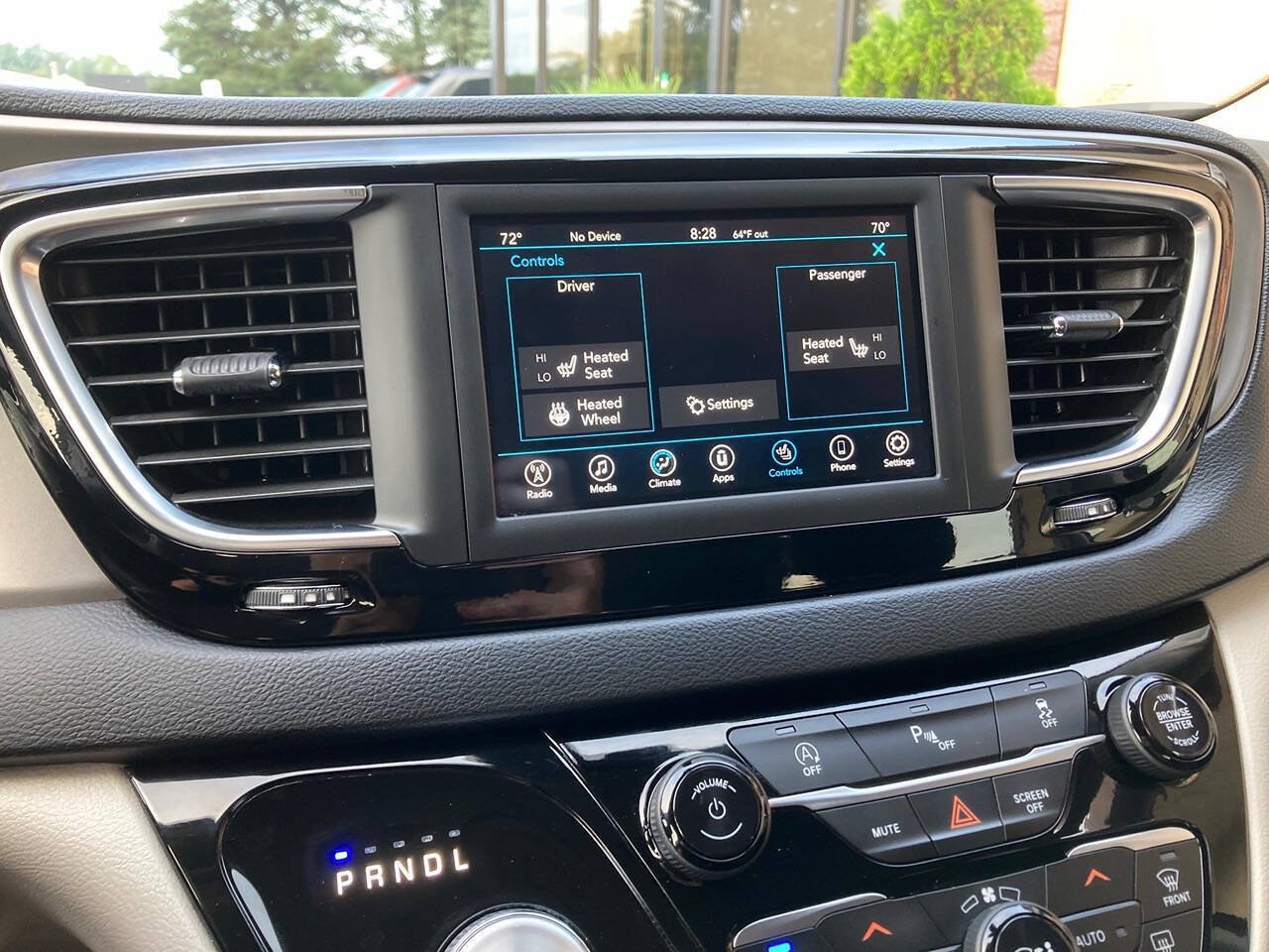 Used 2020 Chrysler Pacifica Touring-L FWD image 26