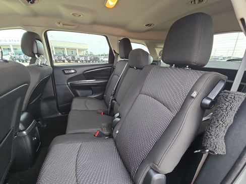 Used 2020 Dodge Journey SE w/ SE Popular Equipment Group FWD image 25