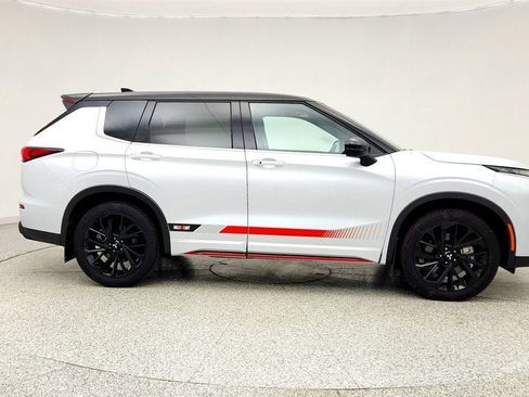 Used 2024 Mitsubishi Outlander SE Black Edition AWD/4WD image 4