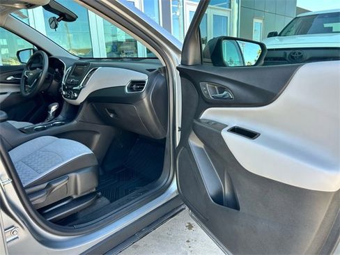 Used 2023 Chevrolet Equinox LT image 19