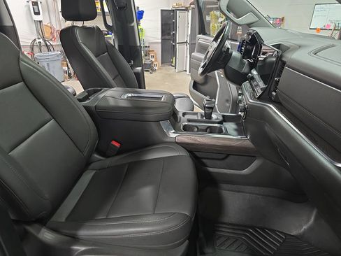 Used 2022 Chevrolet Silverado 1500 LTZ AWD/4WD image 10