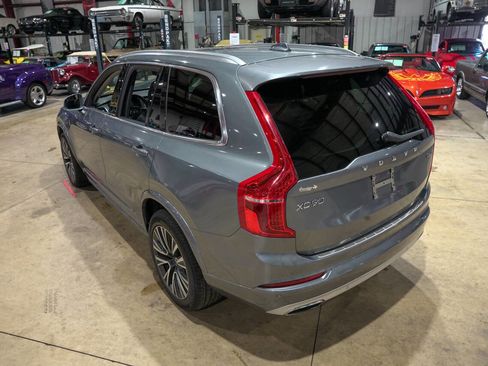 Used 2020 Volvo XC90 T5 Momentum w/ Protection Package Premier image 16