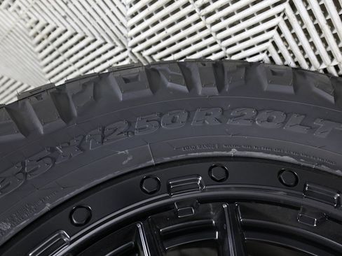 Used 2025 GMC Yukon AT4 Ultimate w/ LPO, Illumination Package image 53