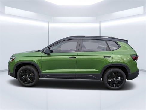New 2026 Volkswagen Taos SE image 6