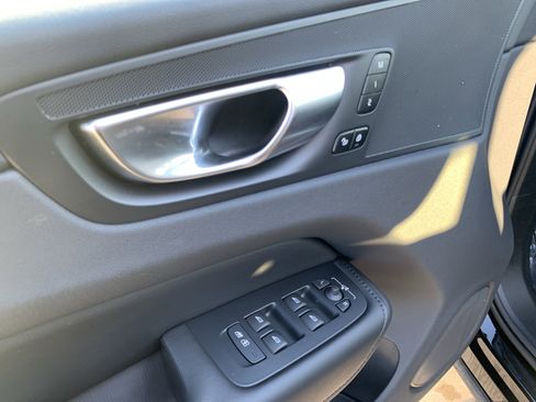 Used 2025 Volvo XC60 B5 Plus image 15