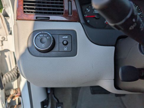 Used 2011 Chevrolet Impala LS FWD image 25
