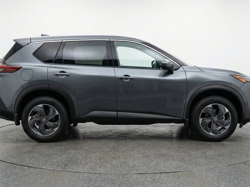 Used 2025 Nissan Rogue SV AWD/4WD image 11