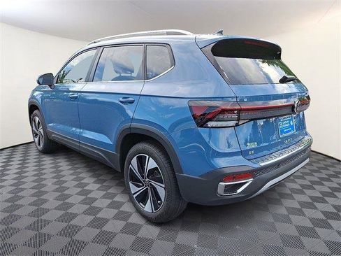 New 2025 Volkswagen Taos SE image 4