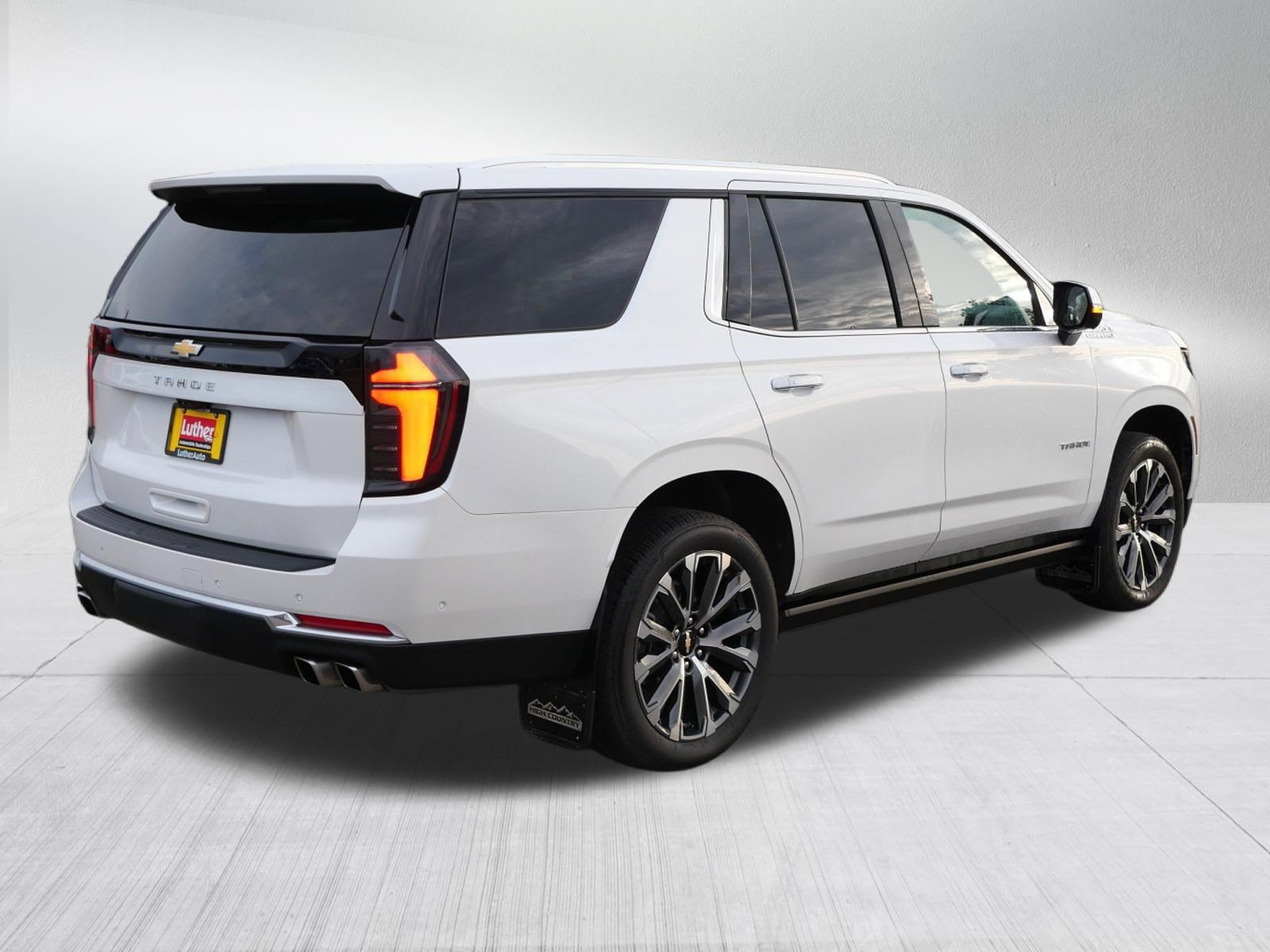 Used 2025 Chevrolet Tahoe High Country AWD/4WD image 7