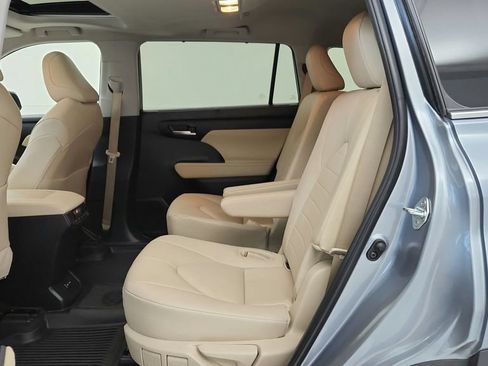 Certified 2024 Toyota Highlander XLE FWD image 26