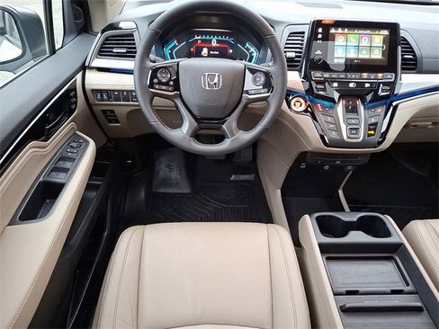Used 2023 Honda Odyssey Touring image 14