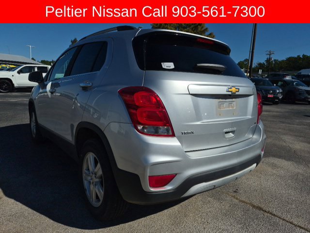 Used 2017 Chevrolet Trax LT w/ LT Convenience Package FWD image 3