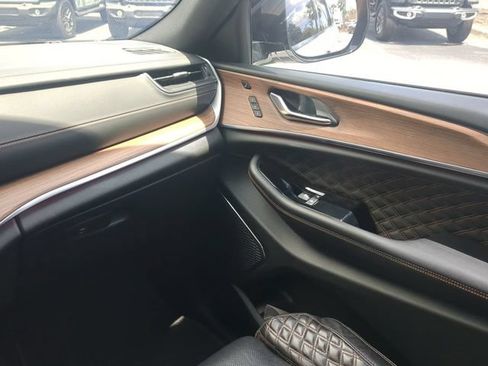 Used 2022 Jeep Grand Cherokee L Summit w/ Advanced Protech Group IV AWD/4WD image 21