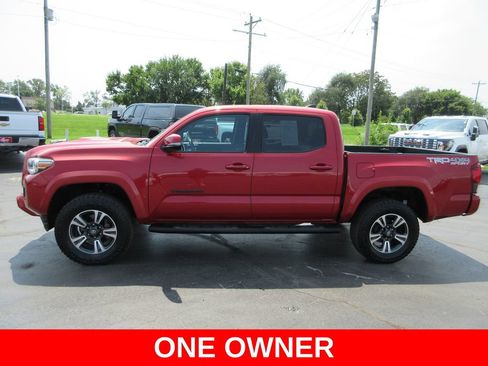 Used 2019 Toyota Tacoma TRD Sport AWD/4WD image 10