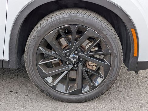 Used 2022 Mitsubishi Outlander SE image 24