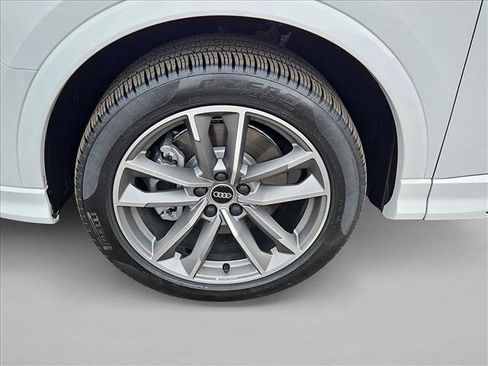Certified 2025 Audi Q3 2.0T Premium w/ Convenience Package image 24