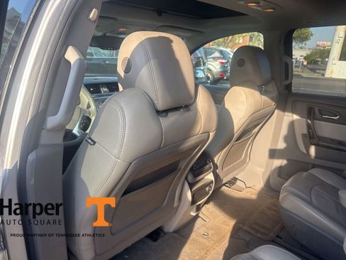 Used 2015 GMC Acadia SLT image 11