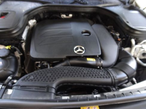 Used 2020 Mercedes-Benz GLC 300 4MATIC image 25