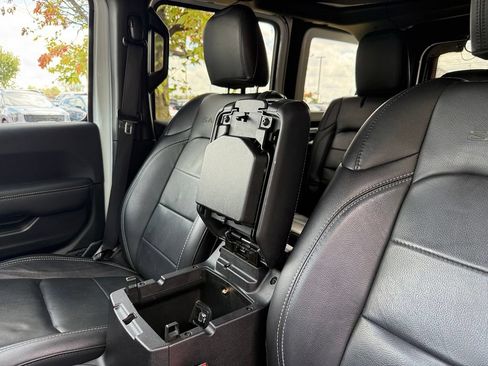 Used 2019 Jeep Wrangler Unlimited Sahara AWD/4WD image 25