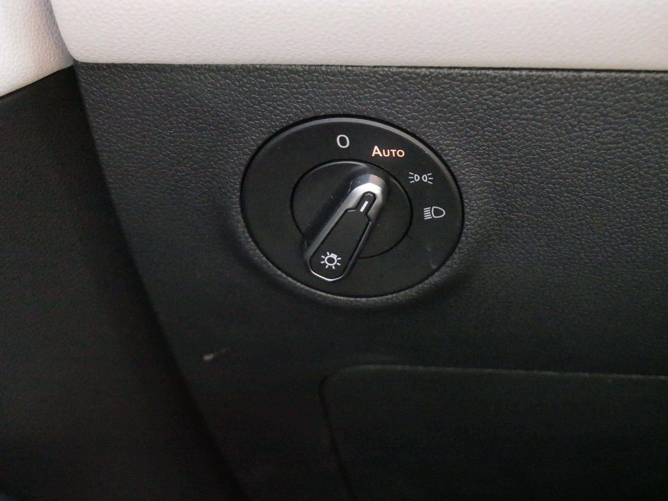 Certified 2025 Volkswagen Taos SEL AWD/4WD image 28