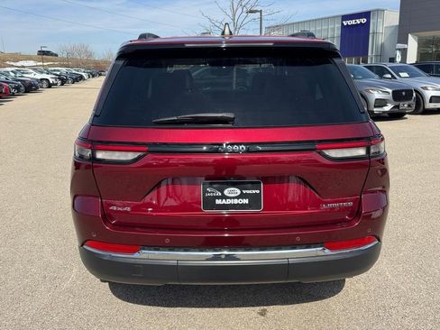 Used 2023 Jeep Grand Cherokee Limited image 3