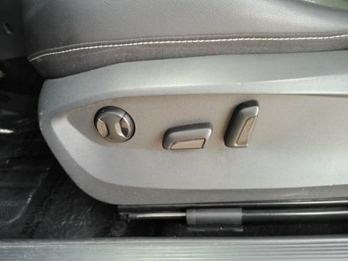 Used 2022 Volkswagen Taos SEL w/ Panoramic Sunroof Package FWD image 13