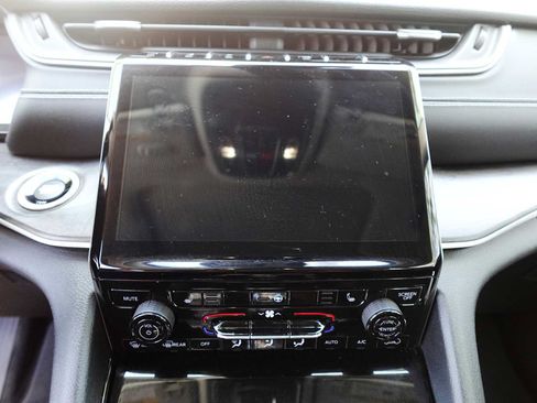 Used 2022 Jeep Grand Cherokee L Limited AWD/4WD image 22