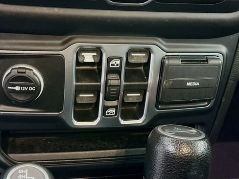 Used 2019 Jeep Wrangler Unlimited Sport S image 24