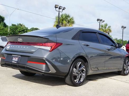 Used 2025 Hyundai Elantra SEL FWD image 4