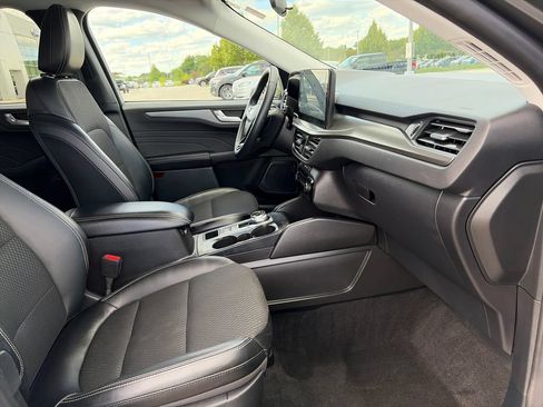 Used 2025 Ford Escape SE FWD image 13