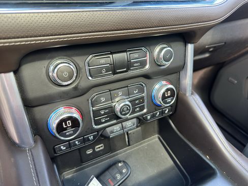 Used 2023 GMC Yukon XL SLT RWD image 29